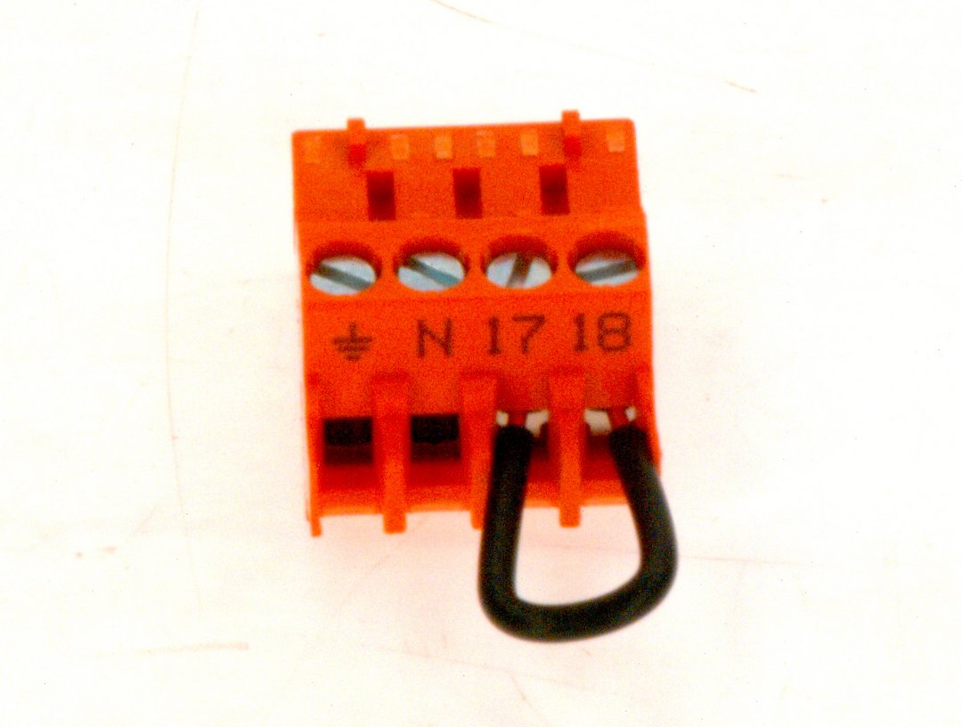 BOSCH Ersatzteil TTNR: 8718590270 Anschlussklemme 4-pol orange 17B18 everp BOSCH Ersatzteil TTNR: 8718590270 Anschlussklemme 4-pol orange 17B18 everp