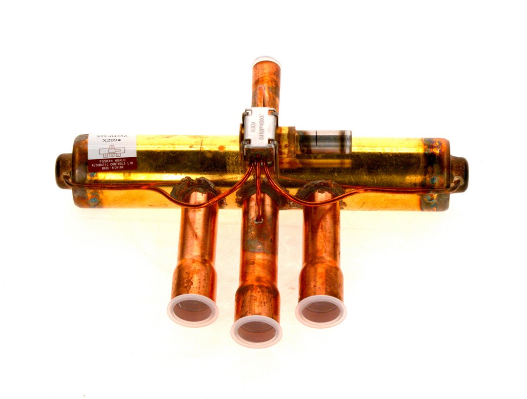 BOSCH Ersatzteil TTNR: 87183123840 4-Wege-Ventil BOSCH Ersatzteil TTNR: 87183123840 4-Wege-Ventil