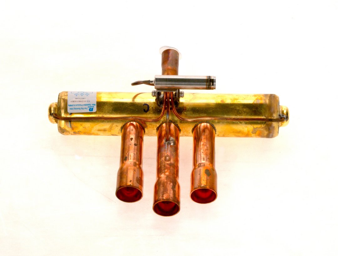 BOSCH Ersatzteil TTNR: 8738207235 Magnetventil 4/2 Wege 12,8/3x19