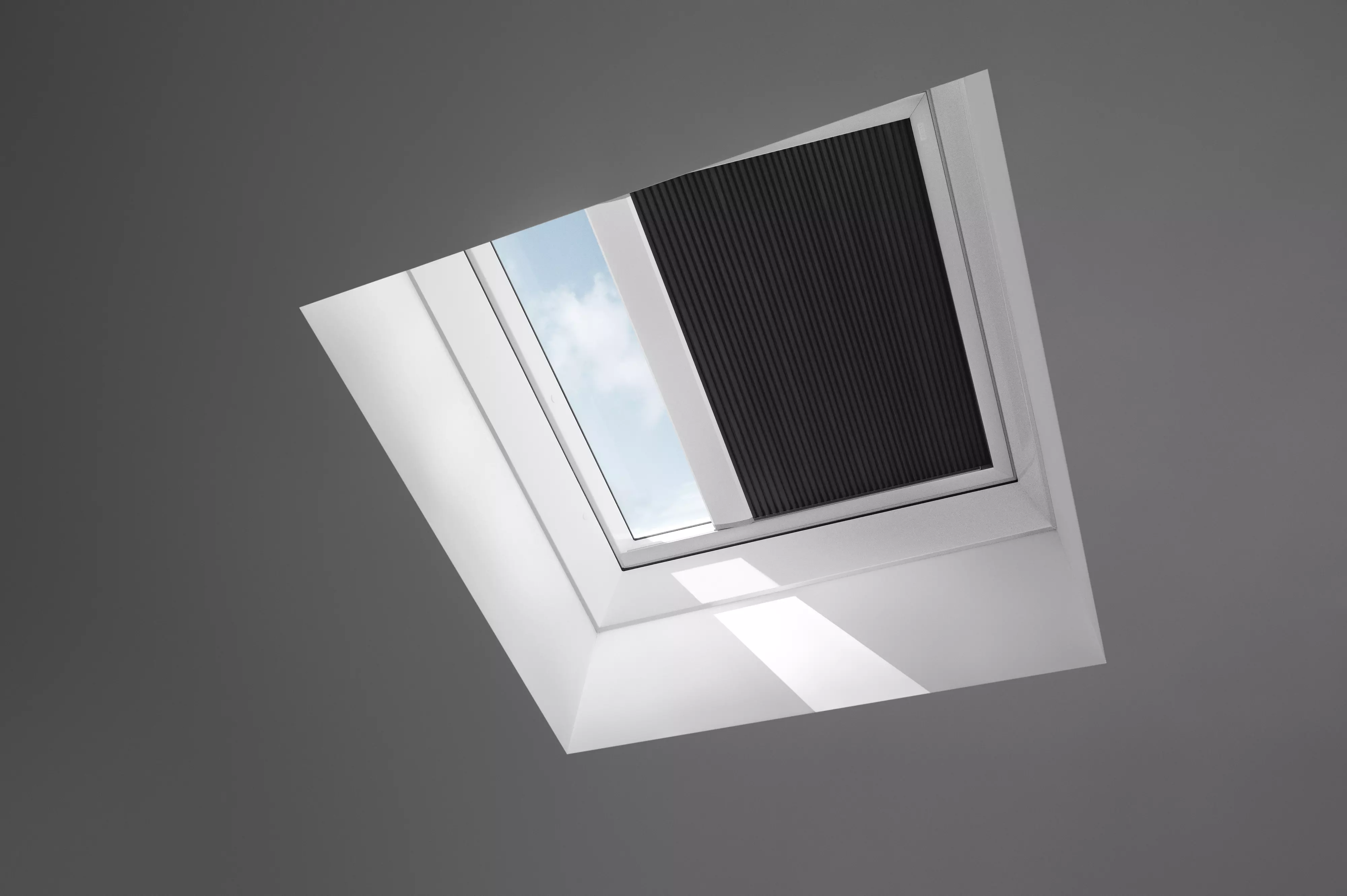 VELUX Verdunkelungs-Rollo elektro Taupe, weisse Schiene, Premium DML F04 4577KWL VELUX Verdunkelungs-Rollo elektro Taupe, weisse Schiene, Premium DML F04 4577KWL